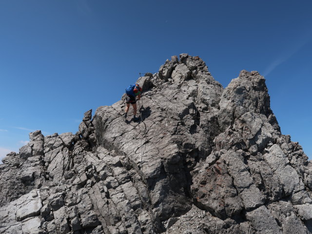 Arlberger Klettersteig: Angela zwischen Wei&szlig;schrofenspitze und Lisunspitze (19. Juli)