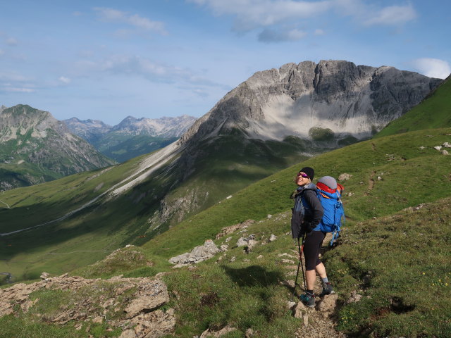 Angela am Boschweg zwischen Mittelstation der Vallugabahn und Stuttgarter H&uuml;tte (20. Juli)