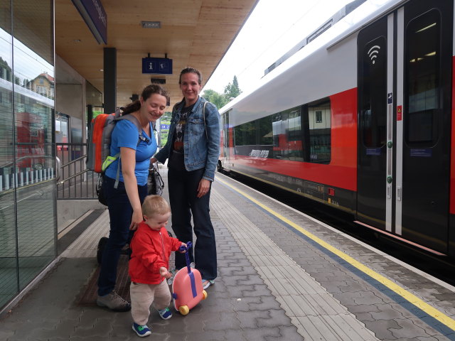 Sabine, Nils und Ursa im Bahnhof Eichgraben-Altlengbach, 319 m