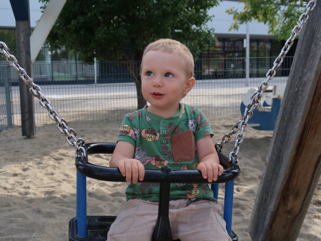 Nils am Spielplatz im Hannah-Arendt-Park