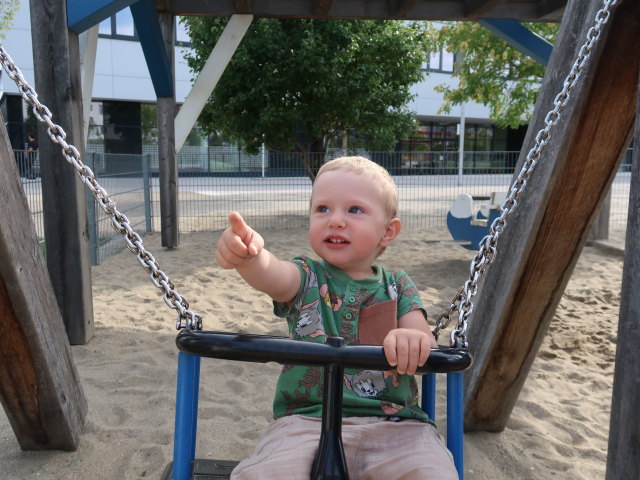 Nils am Spielplatz im Hannah-Arendt-Park