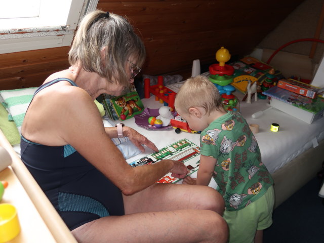 Mama und Nils im Haus meiner Eltern