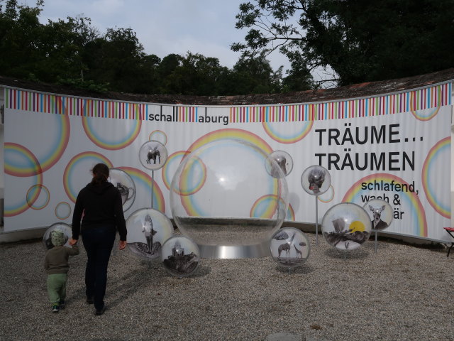 Nils und Sabine in der Ausstellung 'Tr&auml;ume ... tr&auml;umen'