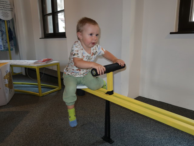 Nils in der Ausstellung 'Tr&auml;ume ... tr&auml;umen'