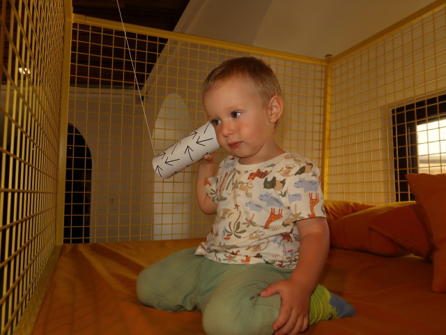 Nils in der Ausstellung 'Tr&auml;ume ... tr&auml;umen'