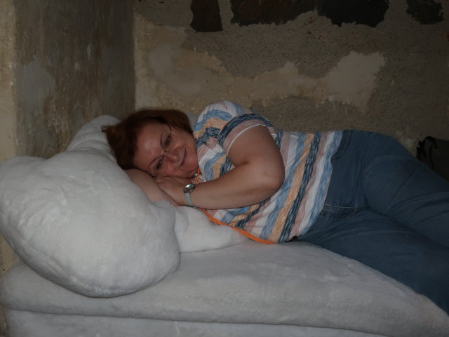 Brigitte in der Ausstellung 'Tr&auml;ume ... tr&auml;umen'