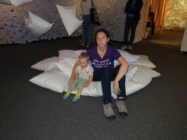 Nils und Sabine in der Ausstellung 'Tr&auml;ume ... tr&auml;umen'