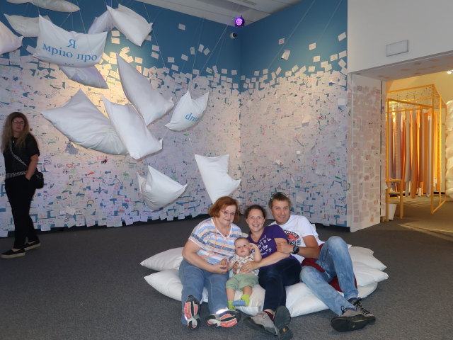 Brigitte, Nils, Sabine und ich in der Ausstellung 'Tr&auml;ume ... tr&auml;umen'