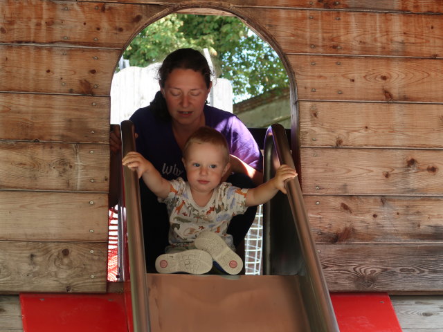 Sabine und Nils am Spielplatz