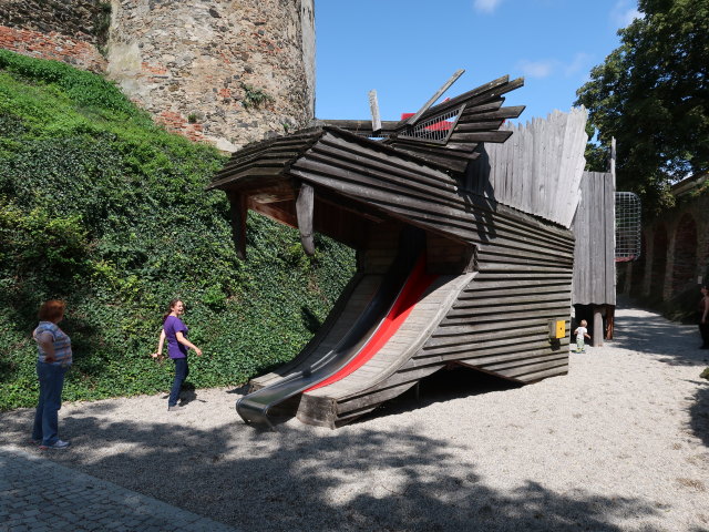 Brigitte, Sabine und Nils am Spielplatz