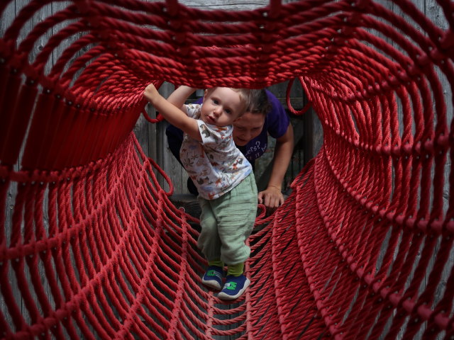 Nils und Sabine am Spielplatz