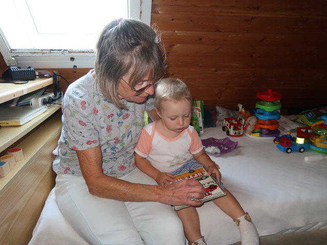 Mama und Nils im Haus meiner Eltern (4. Aug.)