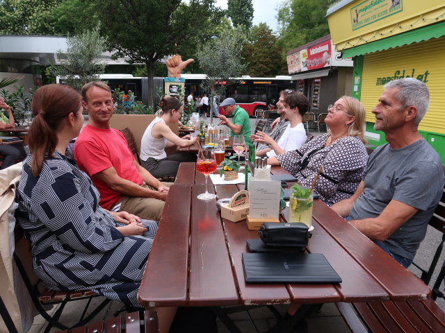 Agata, J&ouml;rg, Doris und Friedrich im Markt.Gr&auml;tzL