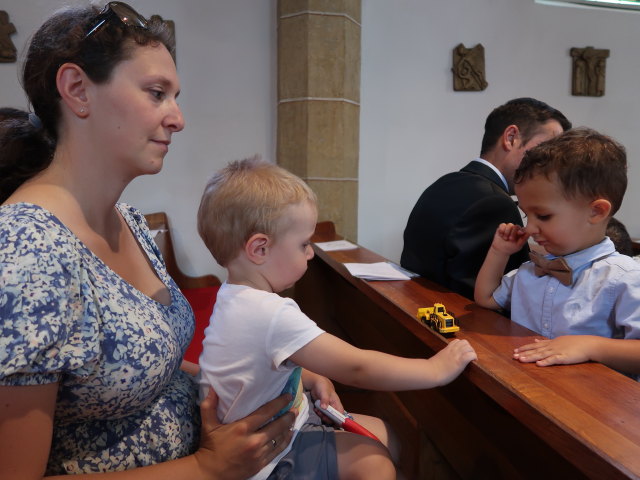 Sabine, Nils und ? in der Pfarrkirche Payerbach, 483 m