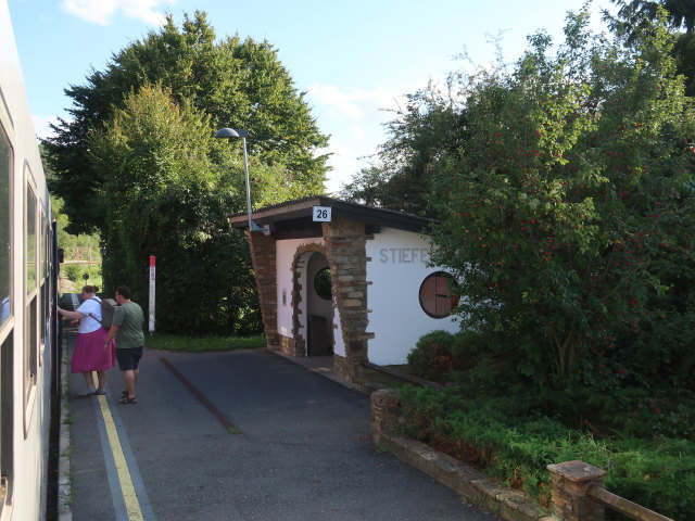 Haltestelle Stiefern, 227 m