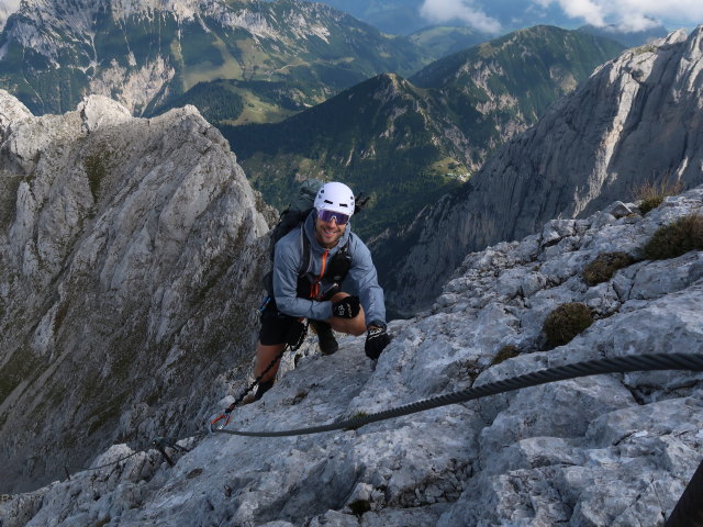 Kaisersch&uuml;tzen-Klettersteig: Christoph zwischen Abzweigung Gamshalt und Ellmauer Halt (24. Aug.)