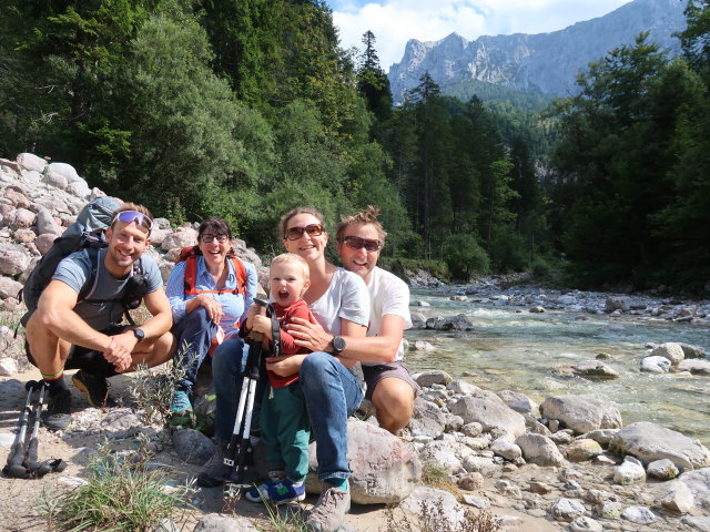 Christoph, Ulrike, Nils, Sabine und ich im Kaisertal bei der M&uuml;ndung des Brandenberger Bachs (24. Aug.)