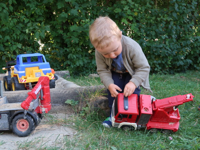 Nils am Spielplatz H&ouml;flein