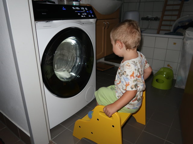 Nils in unserer Wohnung (1. Aug.)