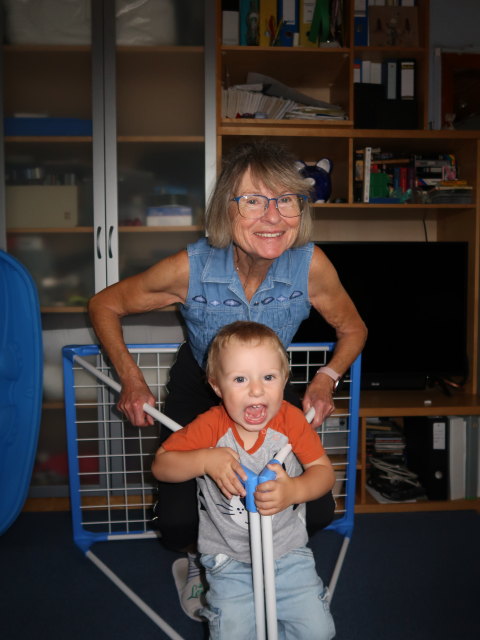 Nils und Mama im Haus meiner Eltern