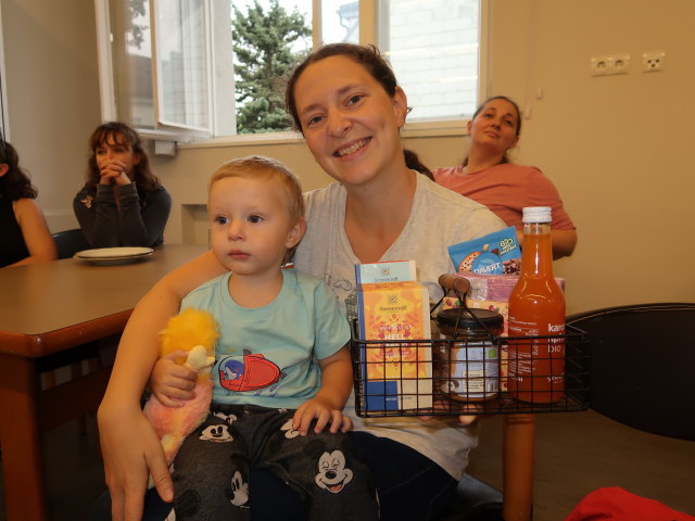 Nils und Sabine in der Pfarre S&uuml;&szlig;enbrunn