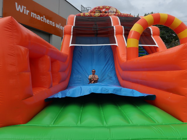 Ich und Nils am Mistplatz Hernals