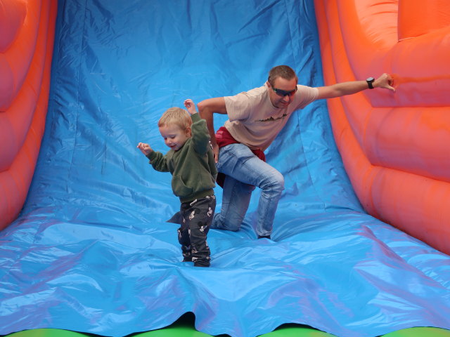 Nils und ich am Mistplatz Hernals