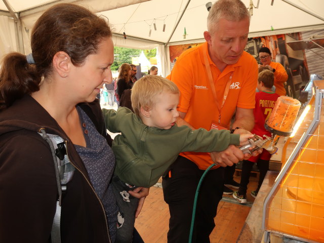 Sabine und Nils am Mistplatz Hernals