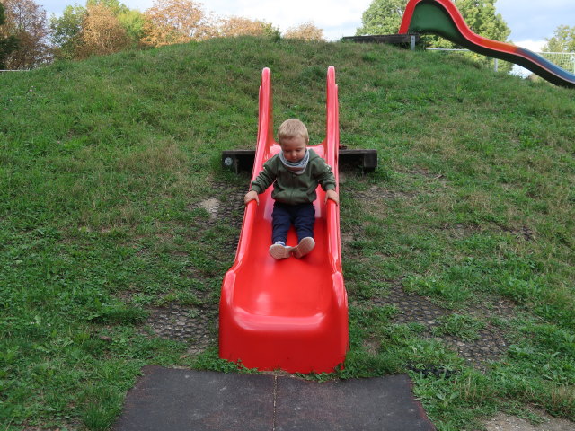 Nils am Spielplatz