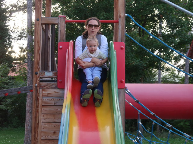 Sabine und Nils am Waldspielplatz Hirtenberg