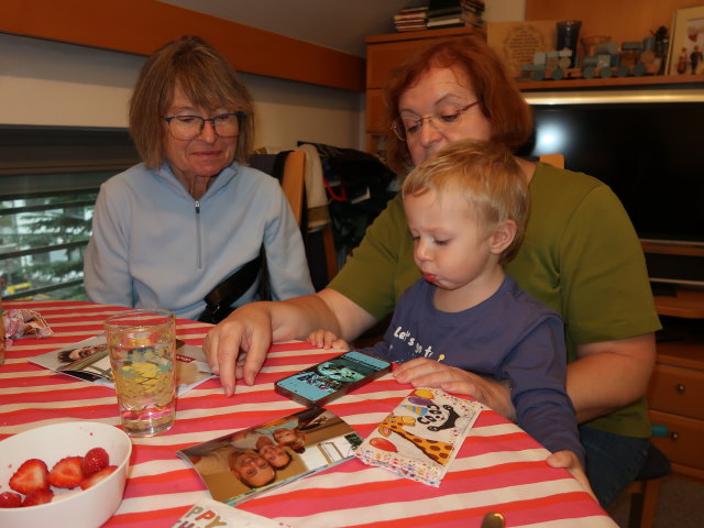 Mama, Brigitte und Nils in unserer Wohnung
