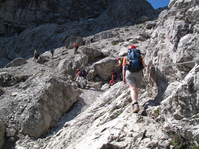 Jonna, Lea, Ada, Erich, Martin, Peter und Daniela am Rudl-Eller-Steig (13. Juli 2009)