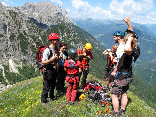 Peter, Lea, Martin, Ada, Jonna, Helmut und Emil zwischen Zellinscharte und Bügeleisenkante (13. Juli 2009)