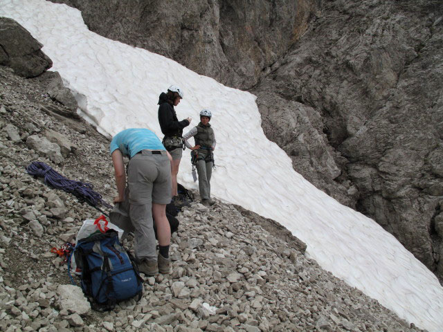 Daniela, Stephan und ? beim Einstieg Route 'Haspinger' (16. Juli 2009)