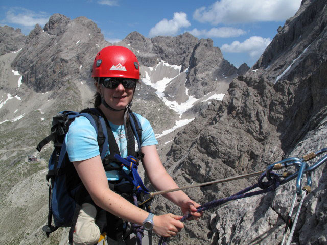 Route 'Haspinger': Daniela am Stand nach der 7. Seillänge (16. Juli 2009)