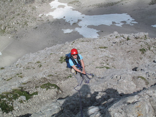 Route 'Haspinger': Daniela am Stand nach der 7. Seillänge (16. Juli 2009)