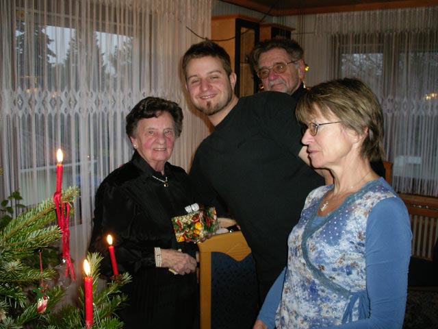 Oma, Markus, Papa und Mama