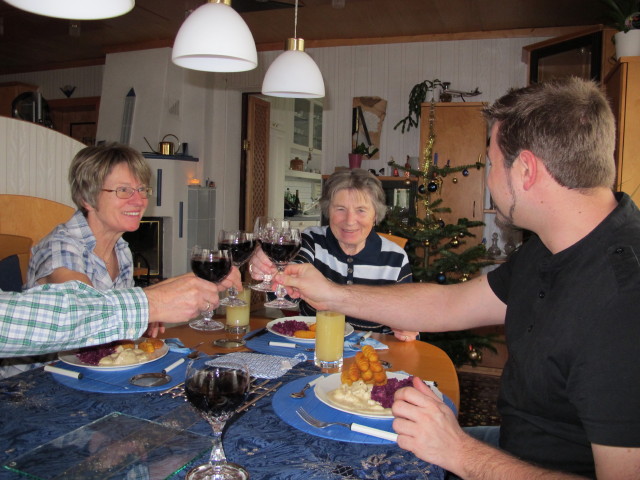 Mama, Oma und Markus im Haus meiner Eltern (26. Dez.)