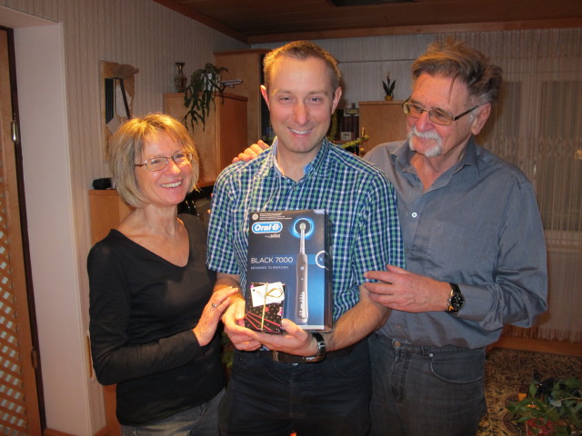 Mama, ich und Papa im Haus meiner Eltern (25. Dez.)