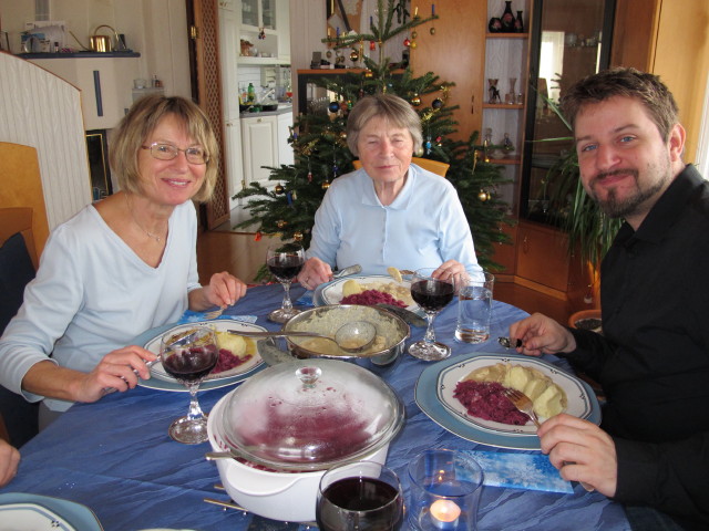 Mama, Oma und Markus im Haus meiner Eltern (26. Dez.)