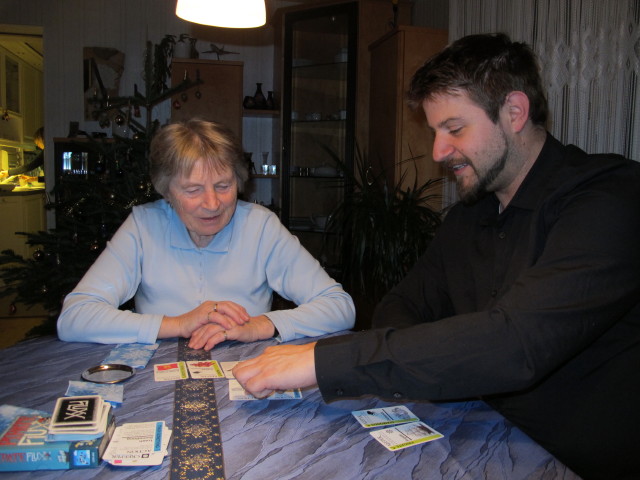 Oma und Markus im Haus meiner Eltern (26. Dez.)