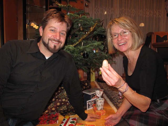 Markus und Mama (24. Dez.)