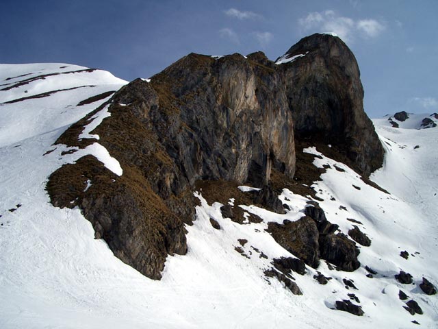 Felsmassiv im Bereich Alp Bella (20. Apr.)